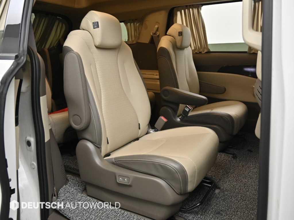 KIA Carnival - Vista 12