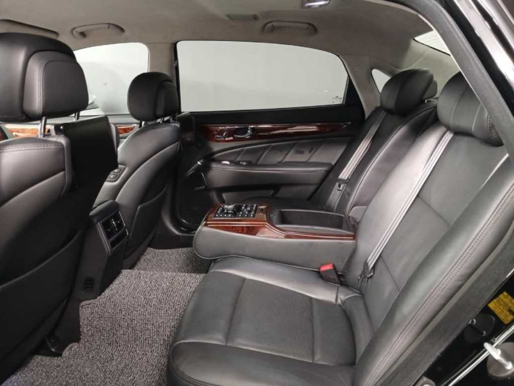 HYUNDAI Equus - Vista 7