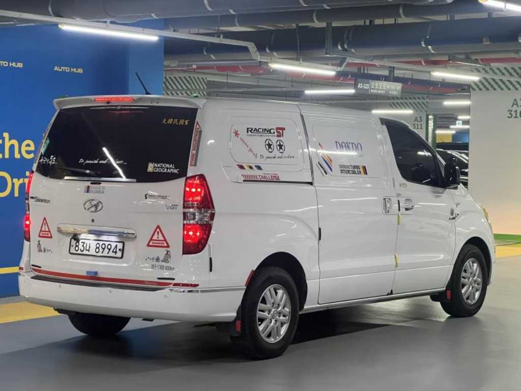 HYUNDAI Starex - Vista 4