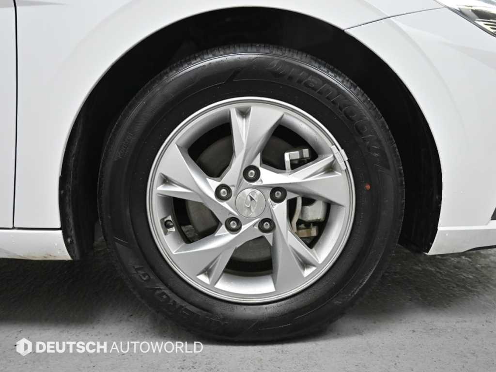 HYUNDAI Avante - Vista 5