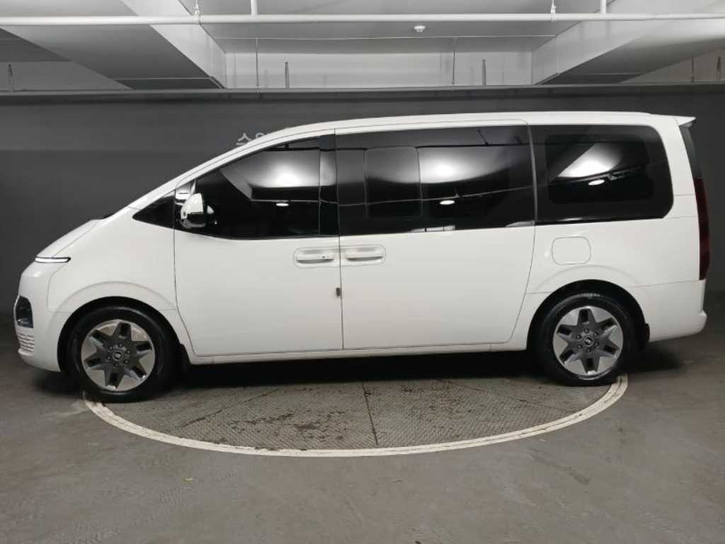 HYUNDAI Staria - Vista 3