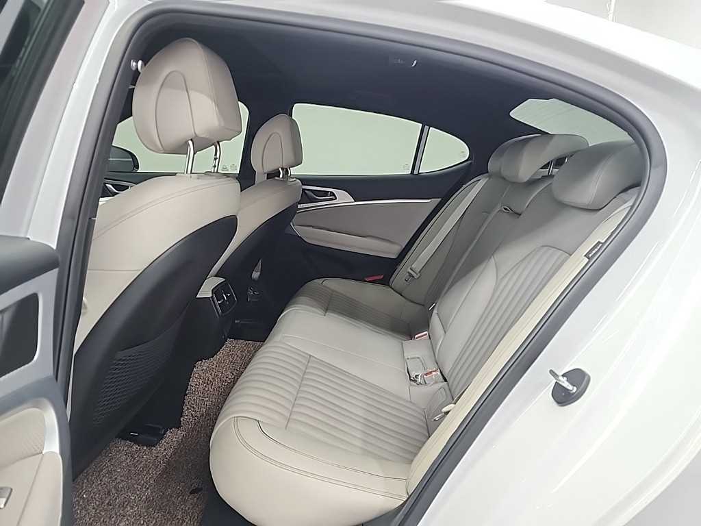 Genesis G70 - Vista 12