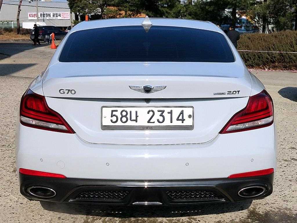 Genesis G70 - Vista 5