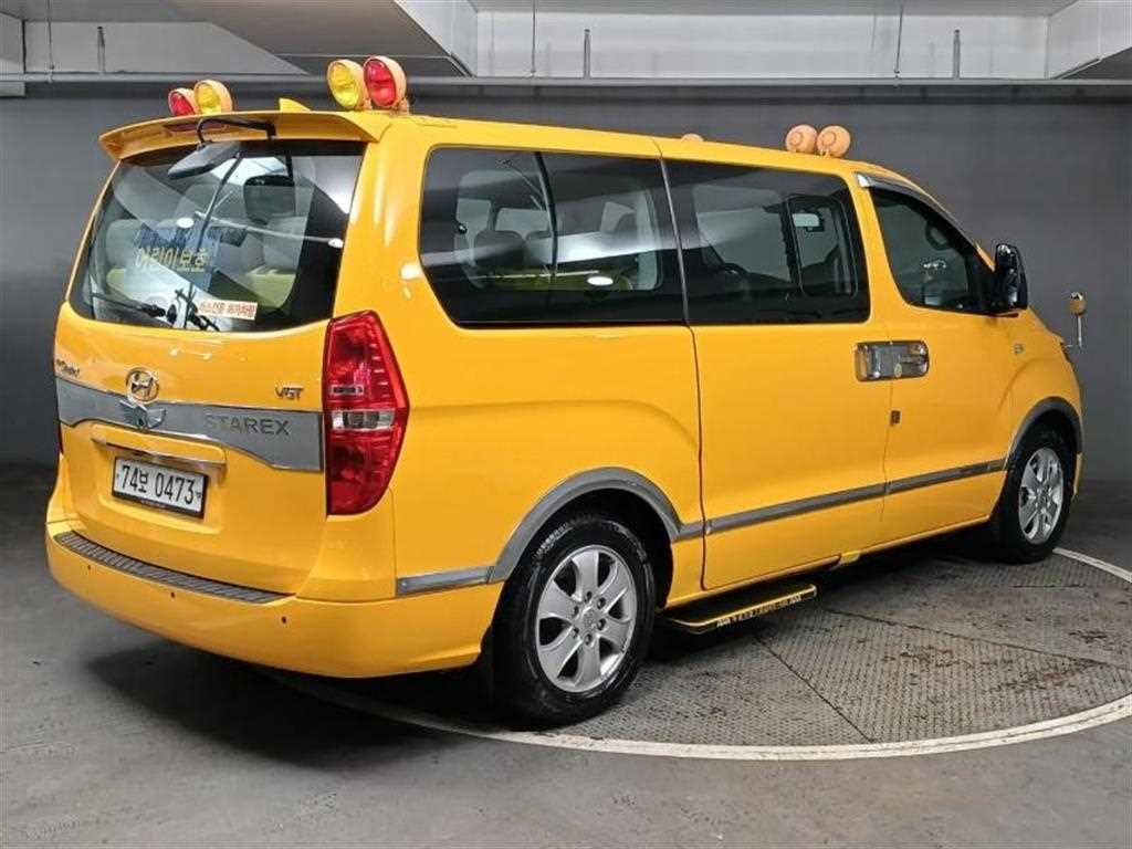 HYUNDAI Starex - Vista 4