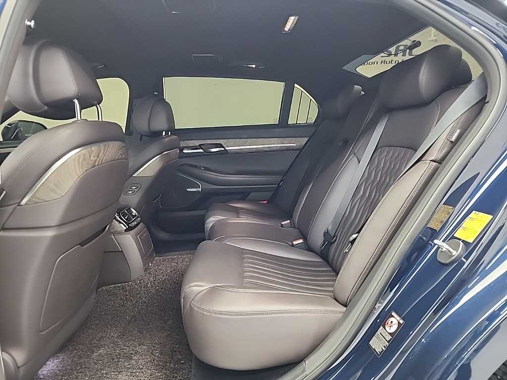 Genesis G90 - Vista 12