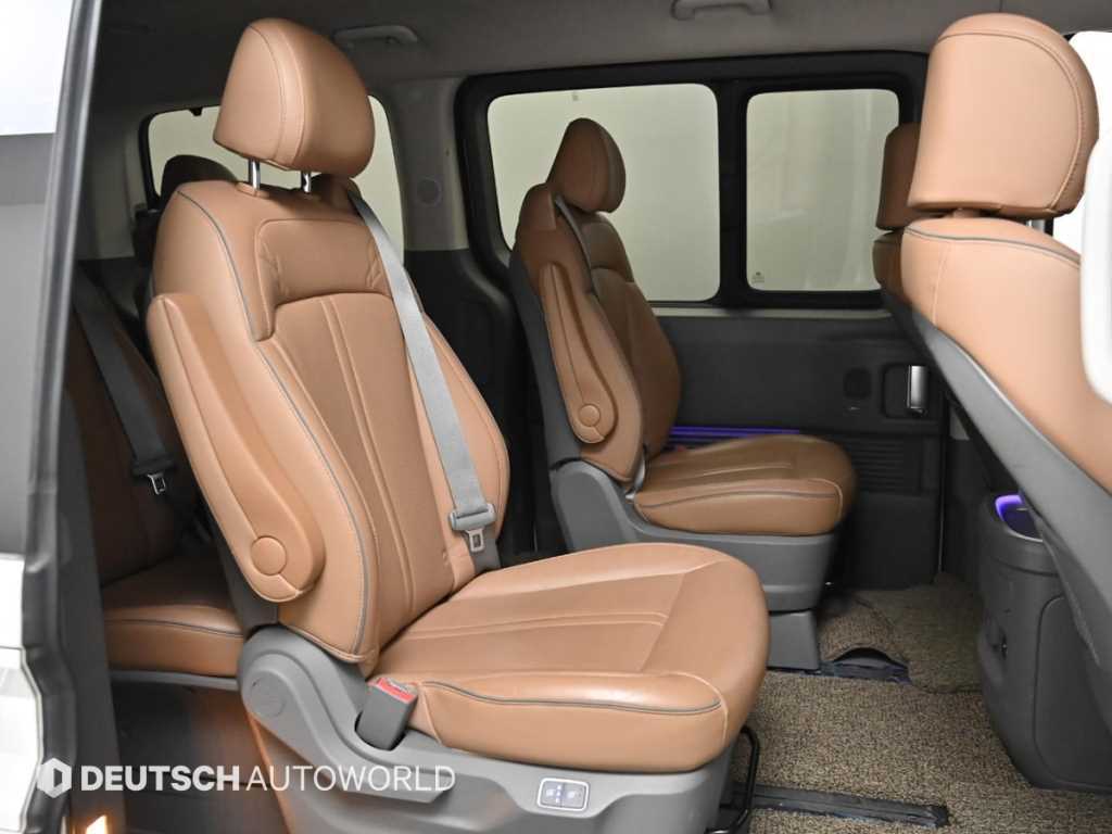 HYUNDAI Staria - Vista 12