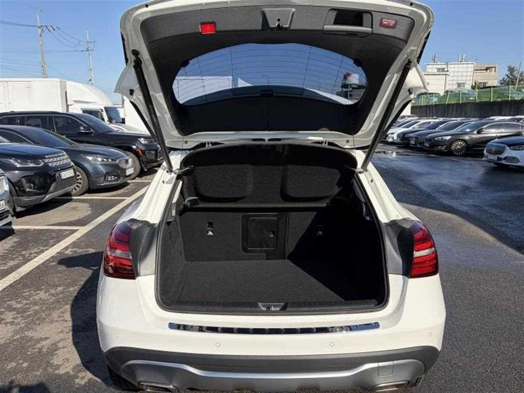 Mercedes Benz GLA Class - Vista 10