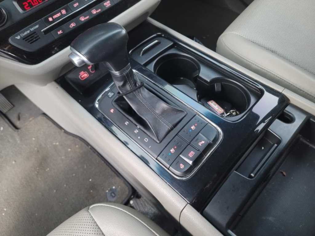 KIA Carnival - Vista 5