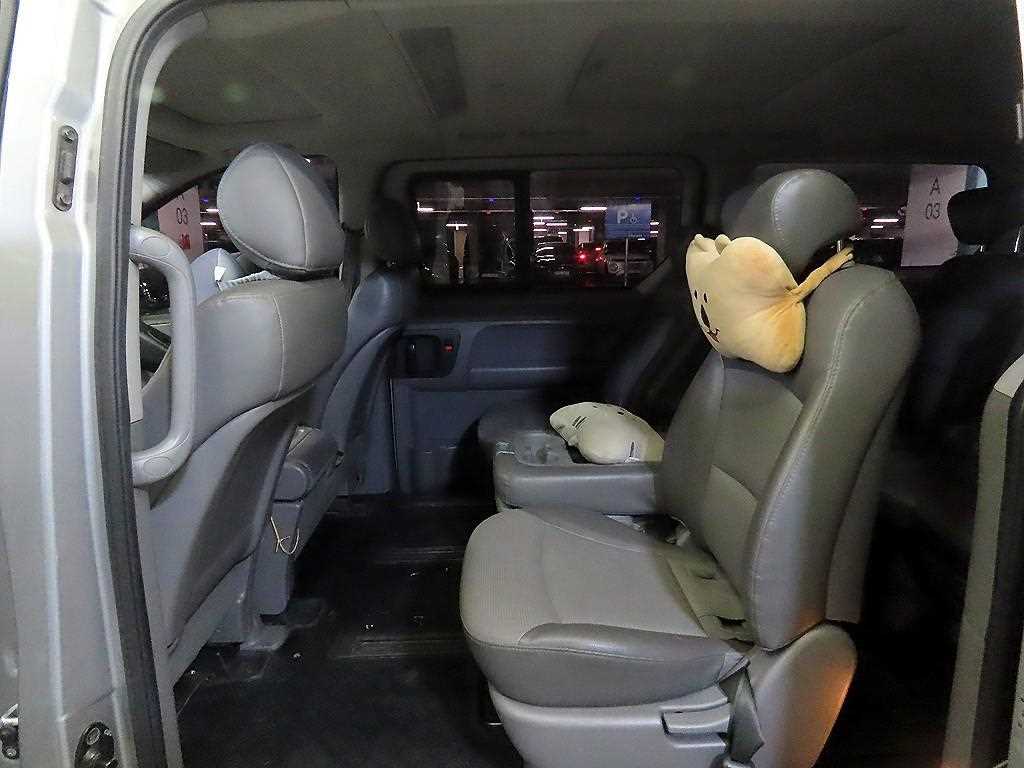 HYUNDAI Starex - Vista 7