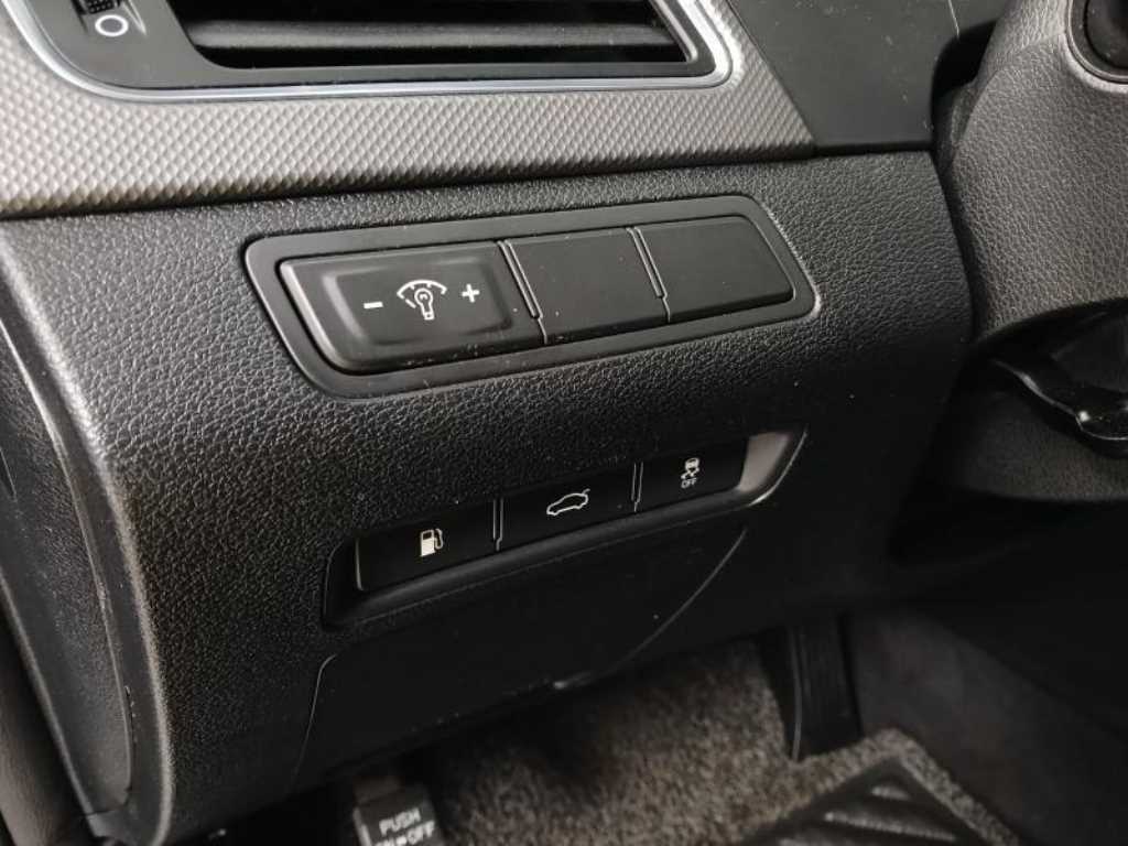 HYUNDAI Sonata - Vista 12