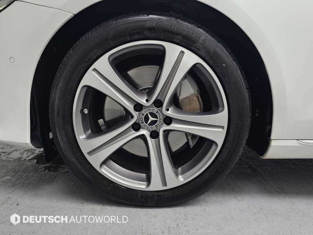 Mercedes Benz E class - Vista 5