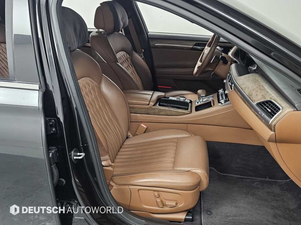 Genesis G90 - Vista 10