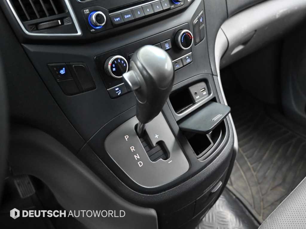 HYUNDAI Starex - Vista 9