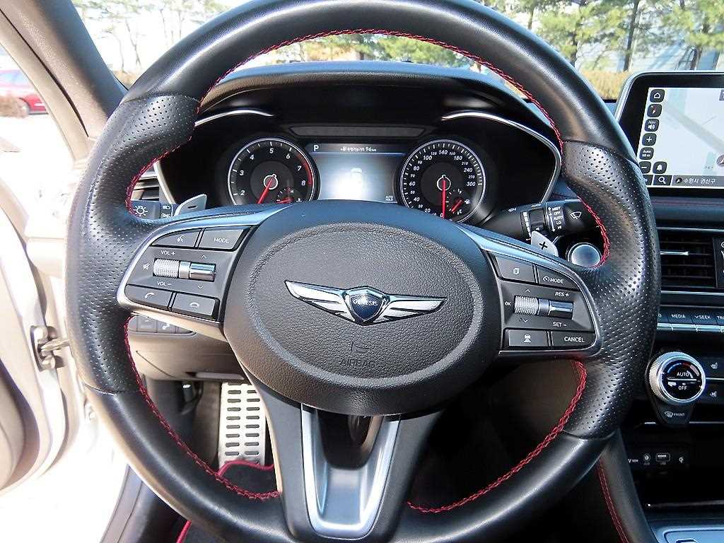 Genesis G70 - Vista 9