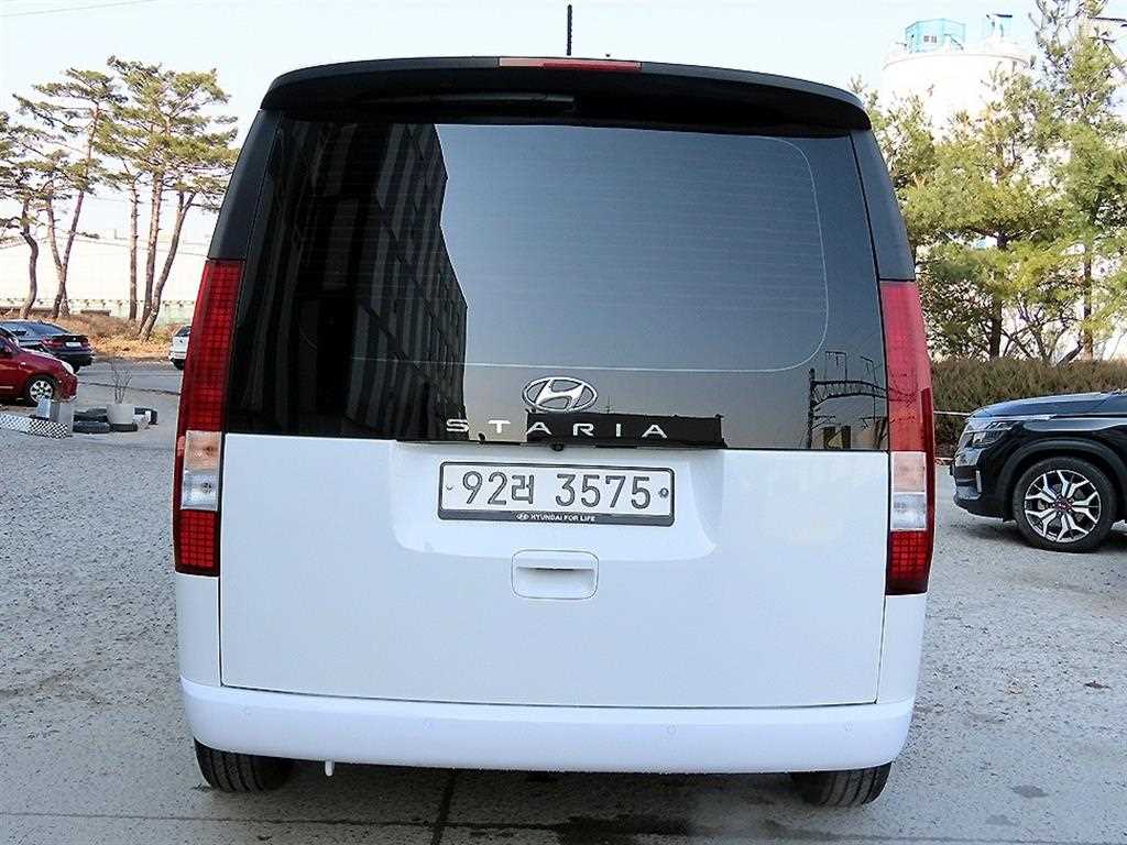 HYUNDAI Staria - Vista 4