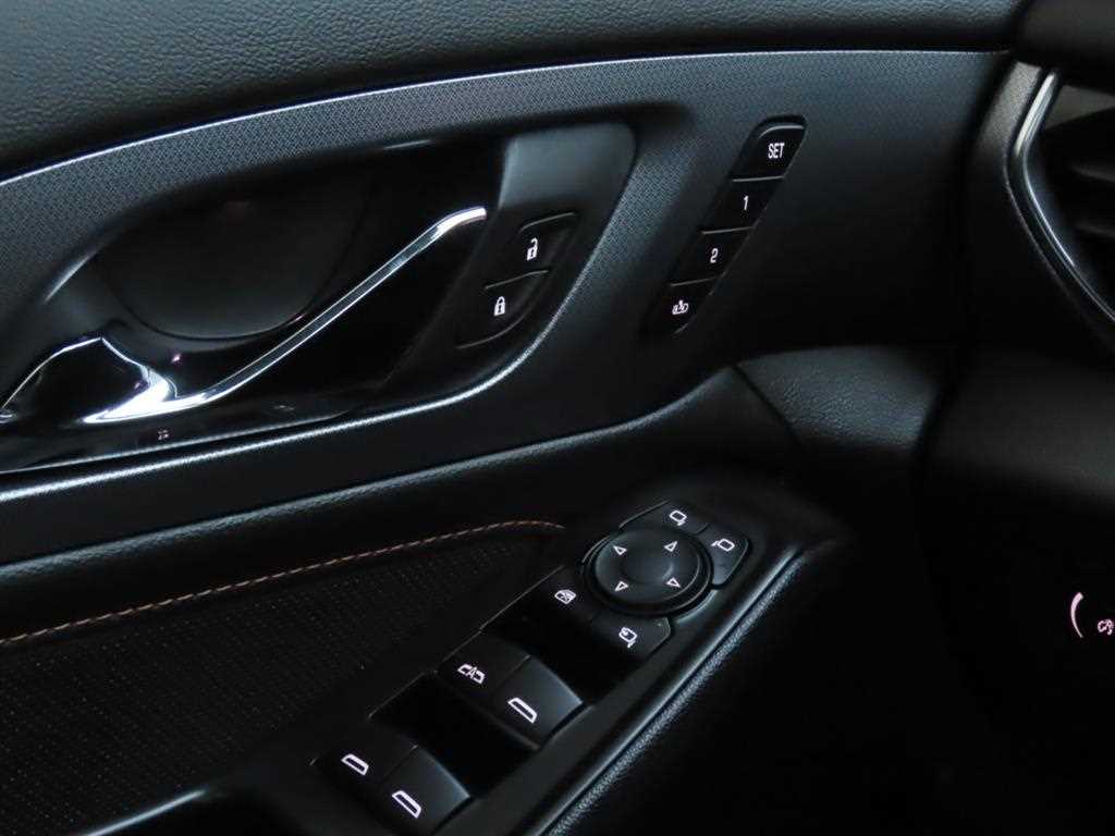 Chevrolet Travers - Vista 12