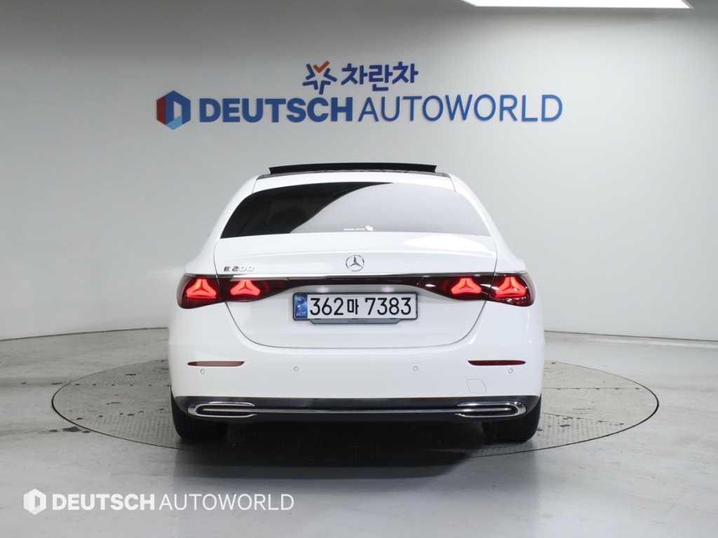 Mercedes Benz E class - Vista 4