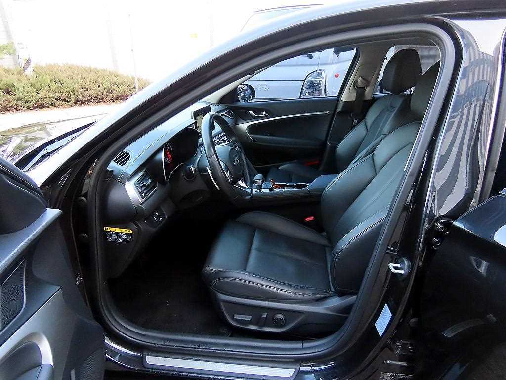 Genesis G70 - Vista 5