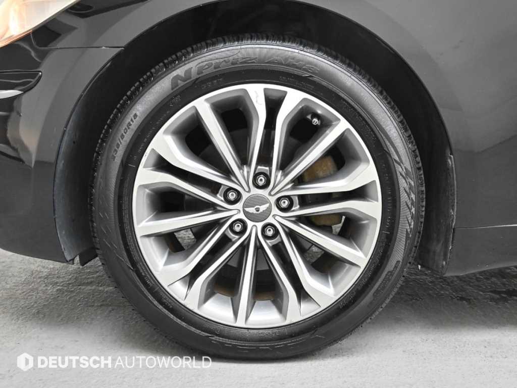 HYUNDAI Genesis - Vista 5