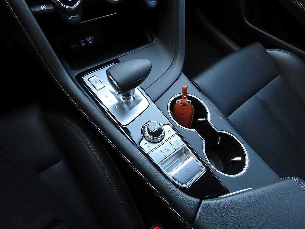 Genesis G70 - Vista 10