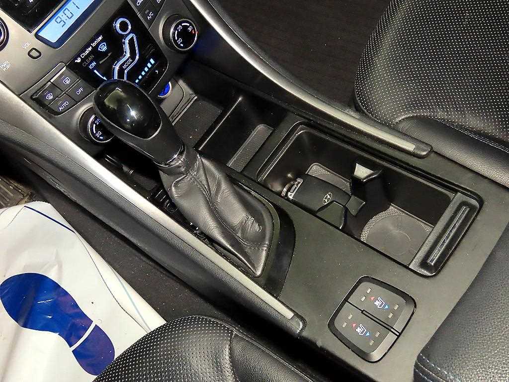 HYUNDAI Sonata - Vista 12