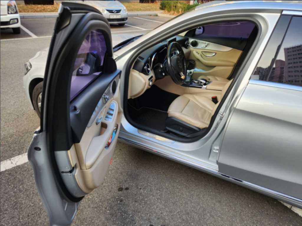 Mercedes Benz C Class - Vista 4