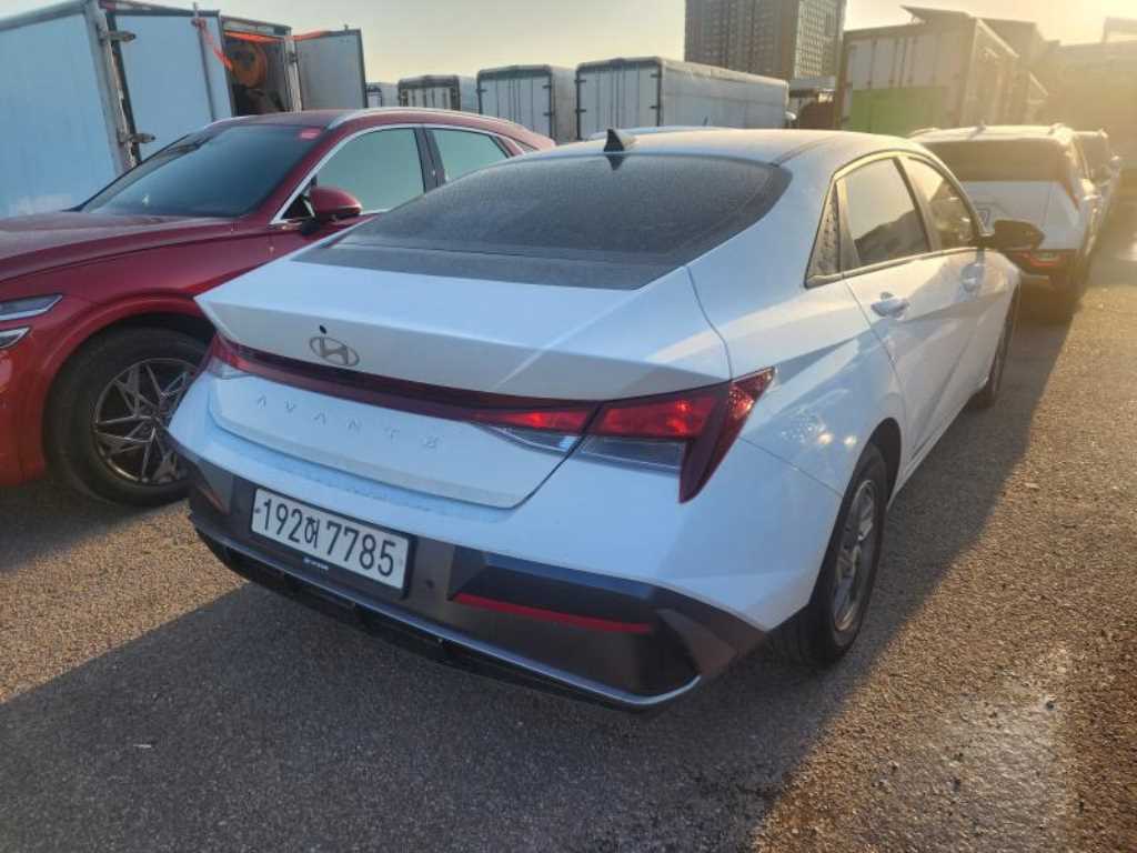 HYUNDAI Avante - Vista 3