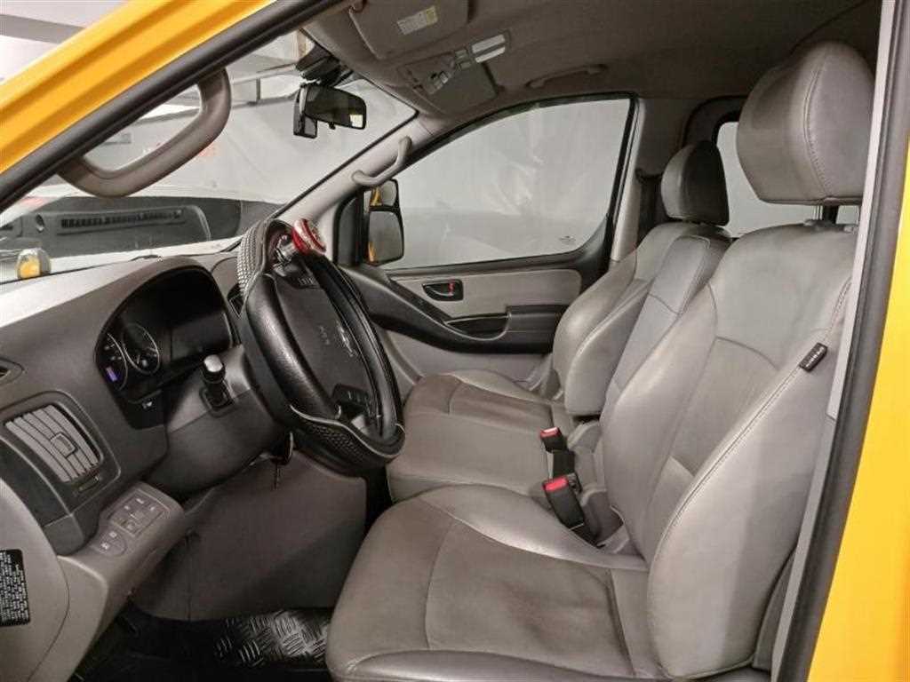 HYUNDAI Starex - Vista 7