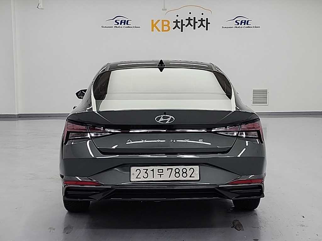 HYUNDAI Avante - Vista 3