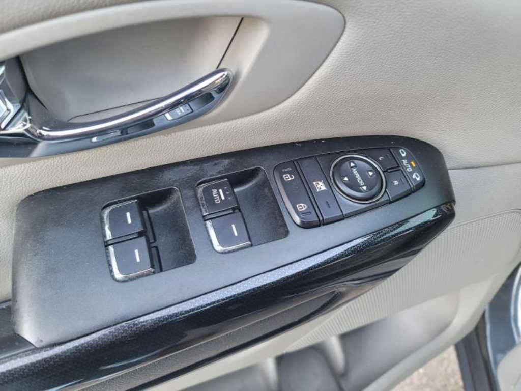 KIA Carnival - Vista 7