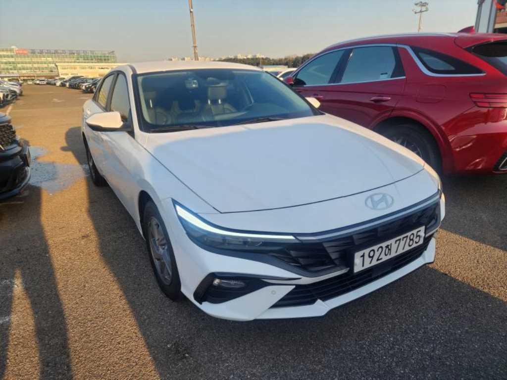 HYUNDAI Avante - Vista 2