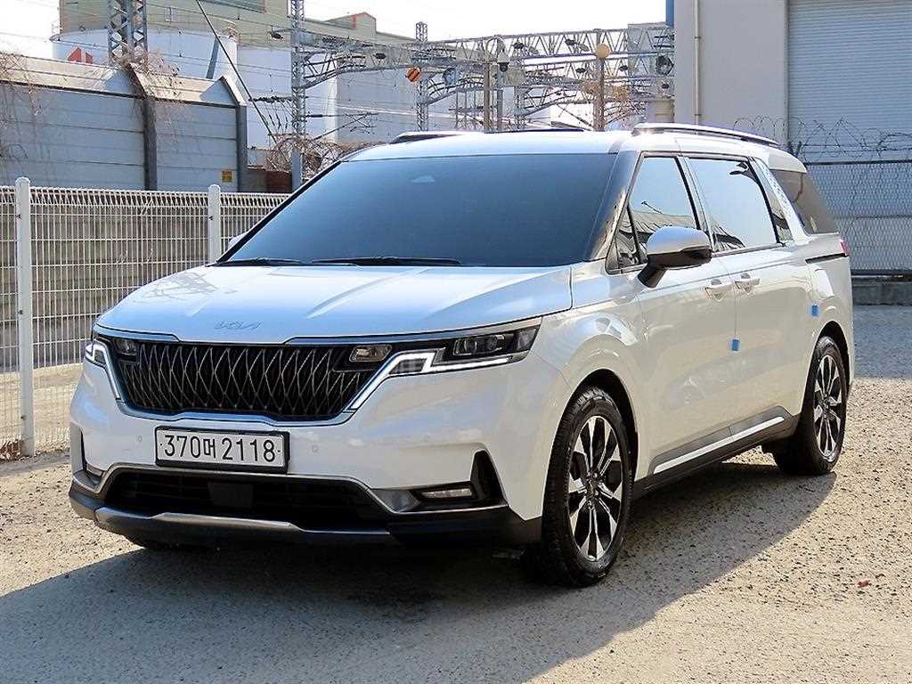 KIA Carnival 2023 Blanco - Importación desde Corea - HF Imports Iquique - Foto 1