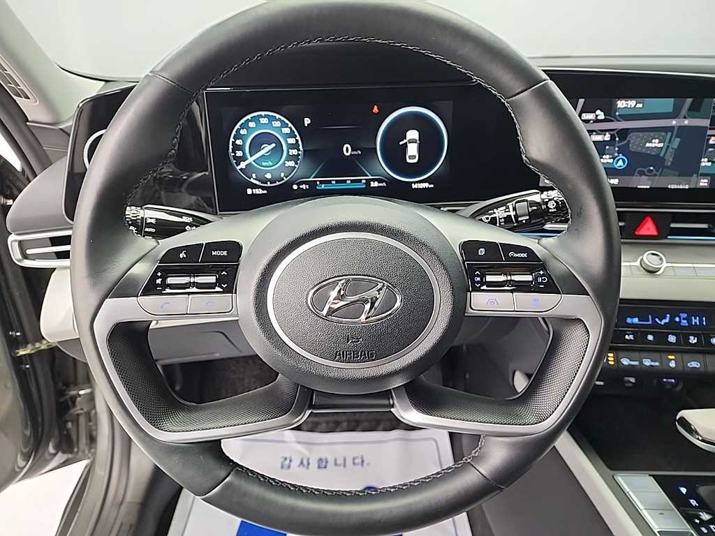 HYUNDAI Avante - Vista 9