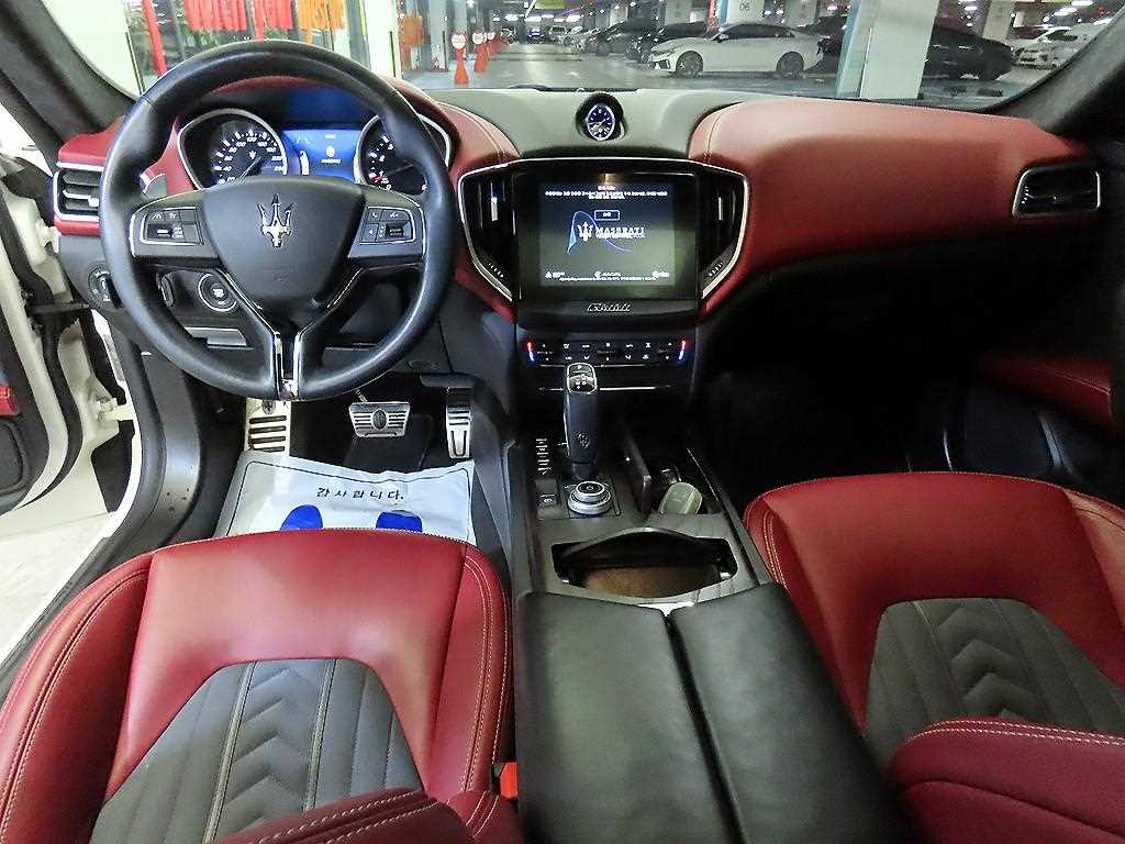 Maserati Ghibli - Vista 10