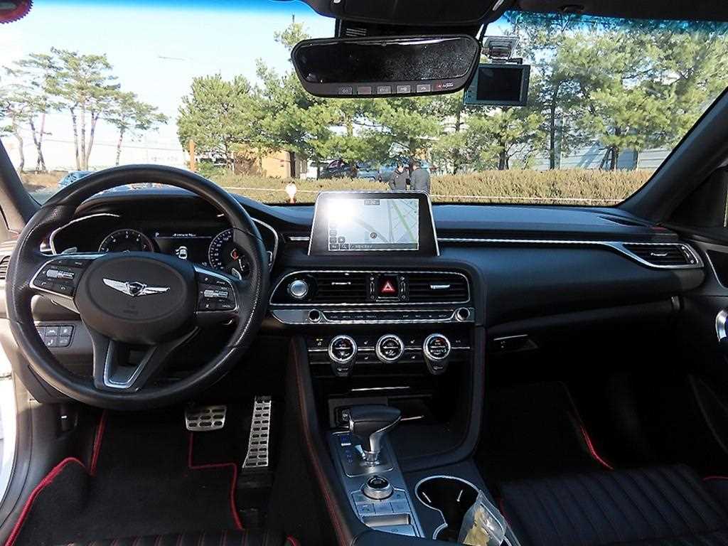 Genesis G70 - Vista 8