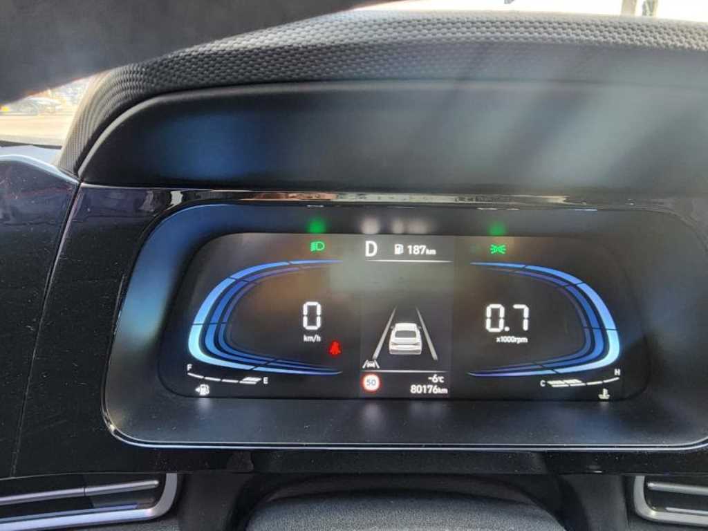 HYUNDAI Avante - Vista 8