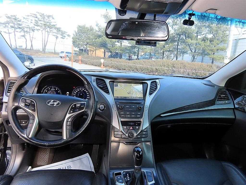 HYUNDAI Grandeur - Vista 7