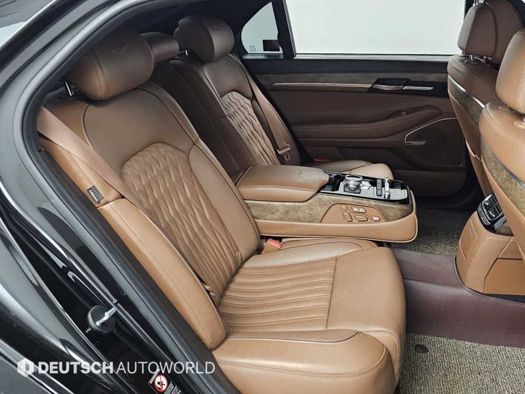 Genesis G90 - Vista 12