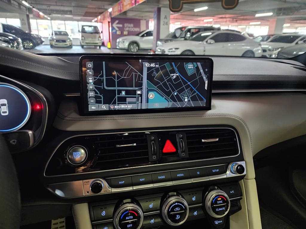 Genesis G70 - Vista 10