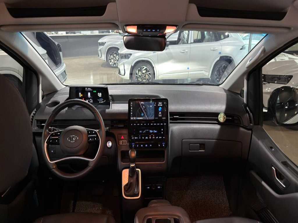 HYUNDAI Staria - Vista 5