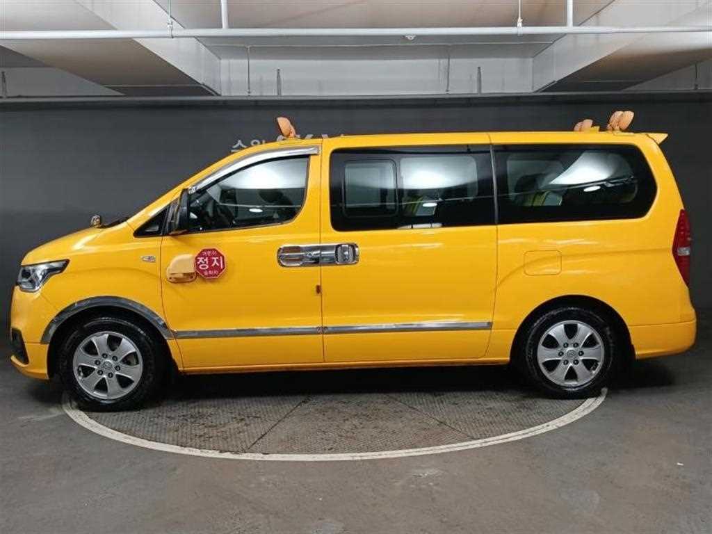 HYUNDAI Starex - Vista 5