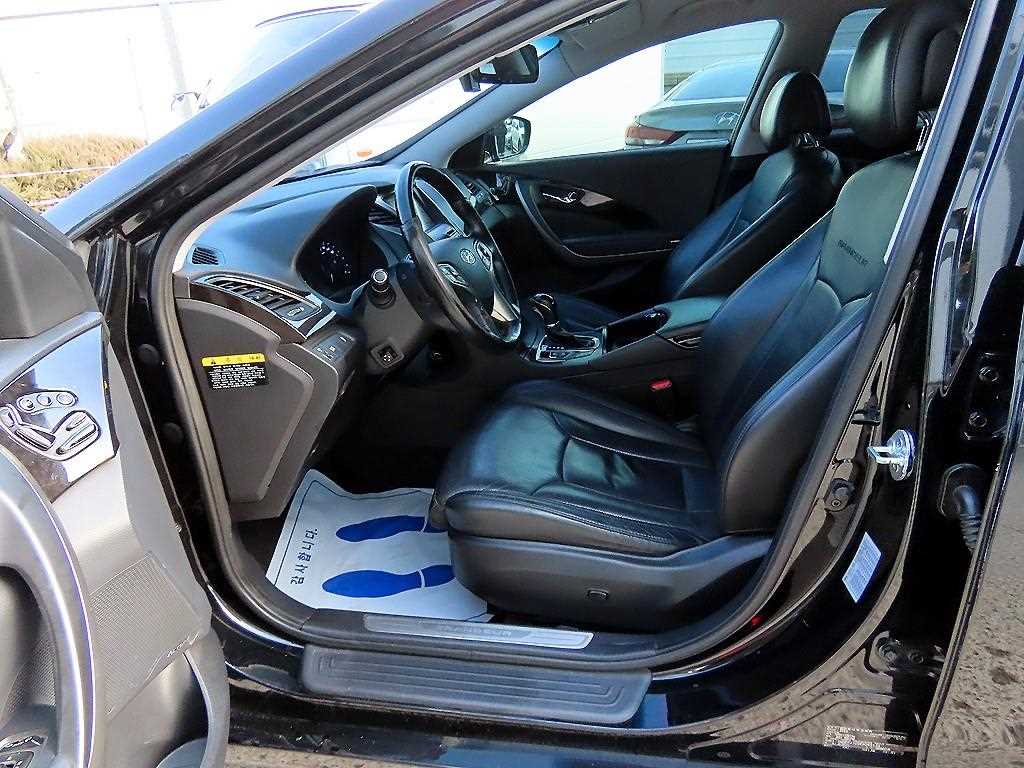 HYUNDAI Grandeur - Vista 5