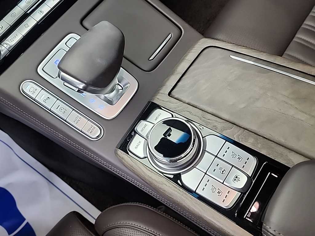 Genesis G90 - Vista 8