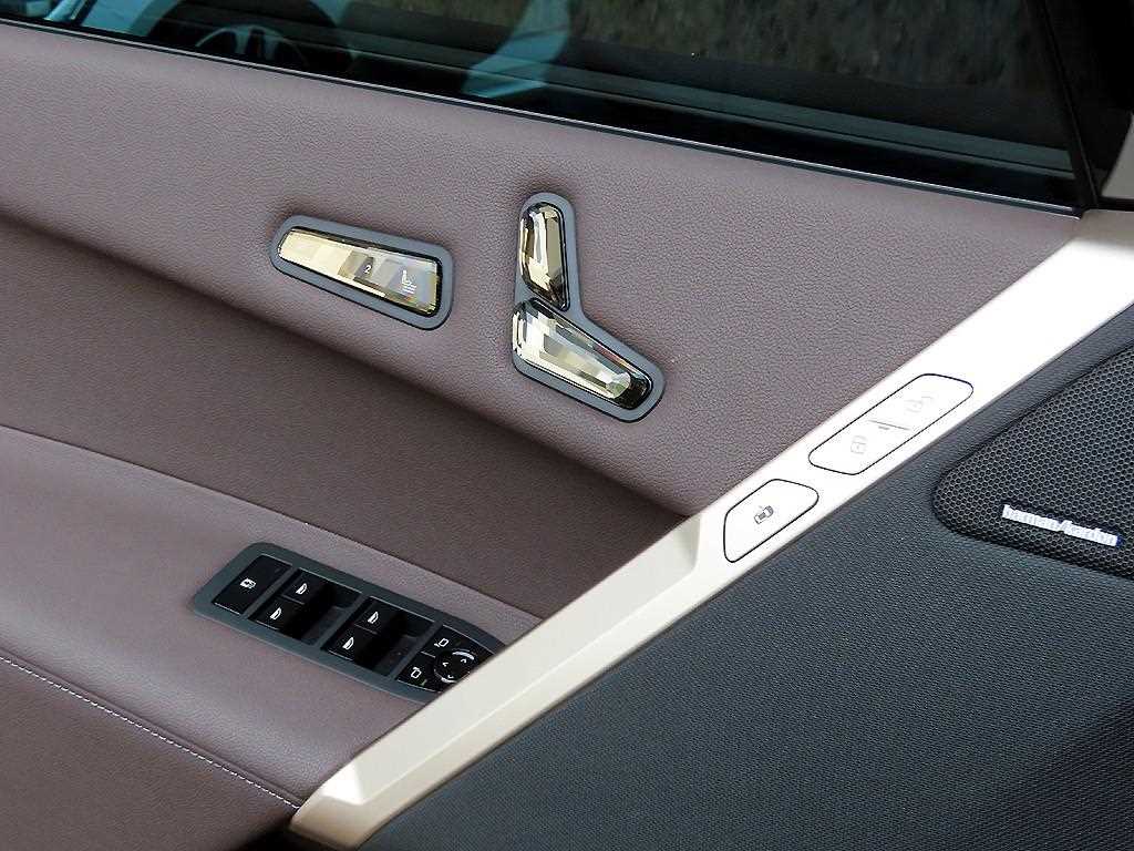 BMW iX - Vista 12
