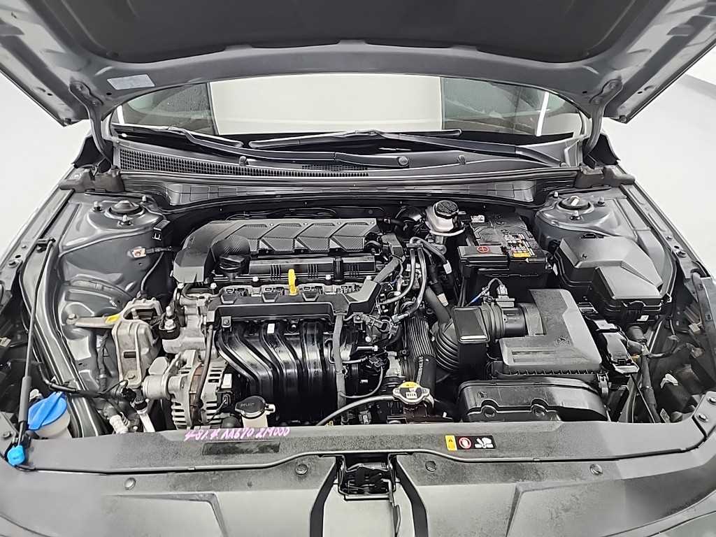 HYUNDAI Avante - Vista 5