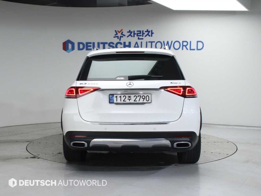 Mercedes Benz GLE Class - Vista 4