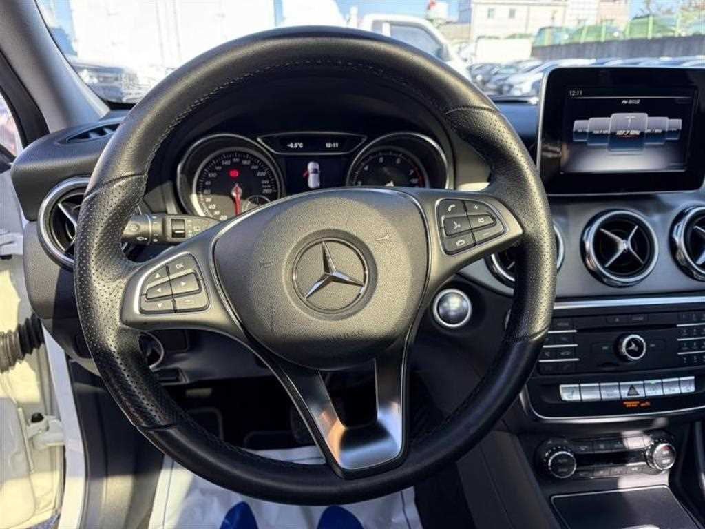 Mercedes Benz GLA Class - Vista 6