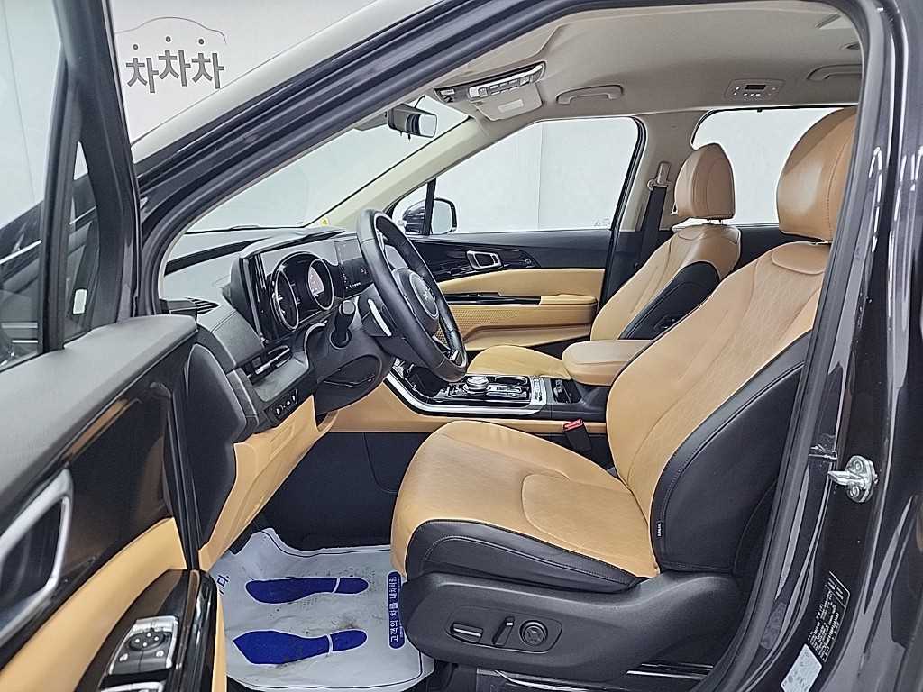 KIA Carnival - Vista 11