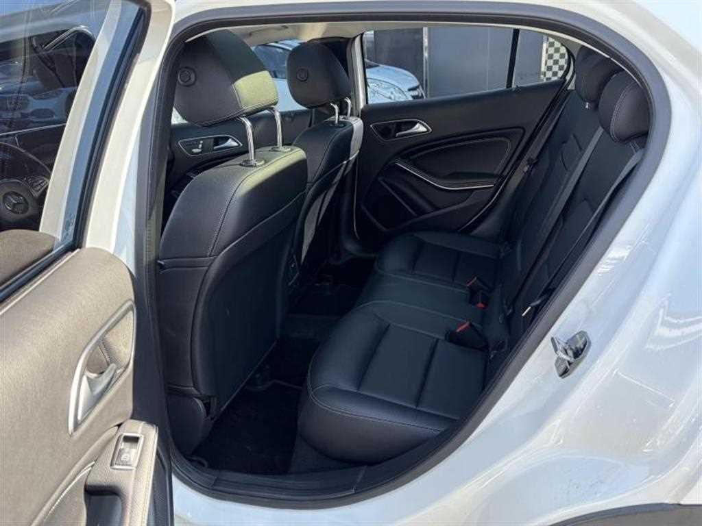 Mercedes Benz GLA Class - Vista 9