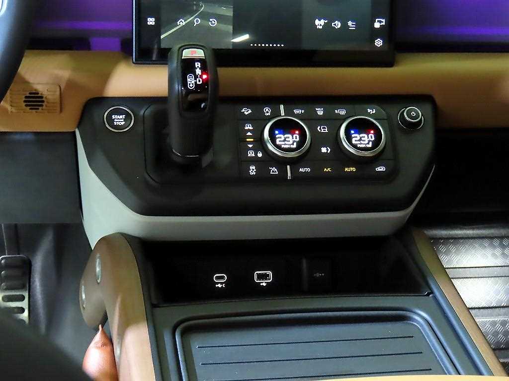 Land Rover Defender - Vista 12